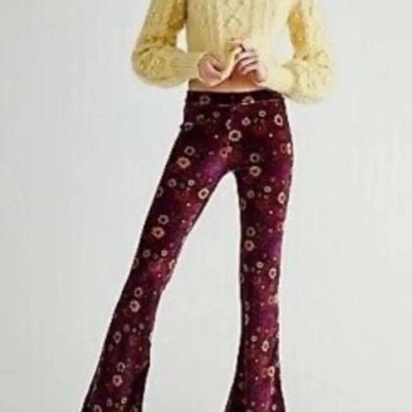 Flare Street for Free People Pull On Velvet Flares Size Large Runs Small - Picture 2 of 11